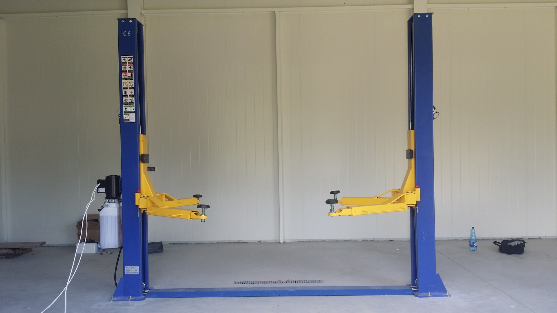 Podnosnik samochodowy dwukolumnowy 4T TM GROUP Producent code TM GROUP PDP1