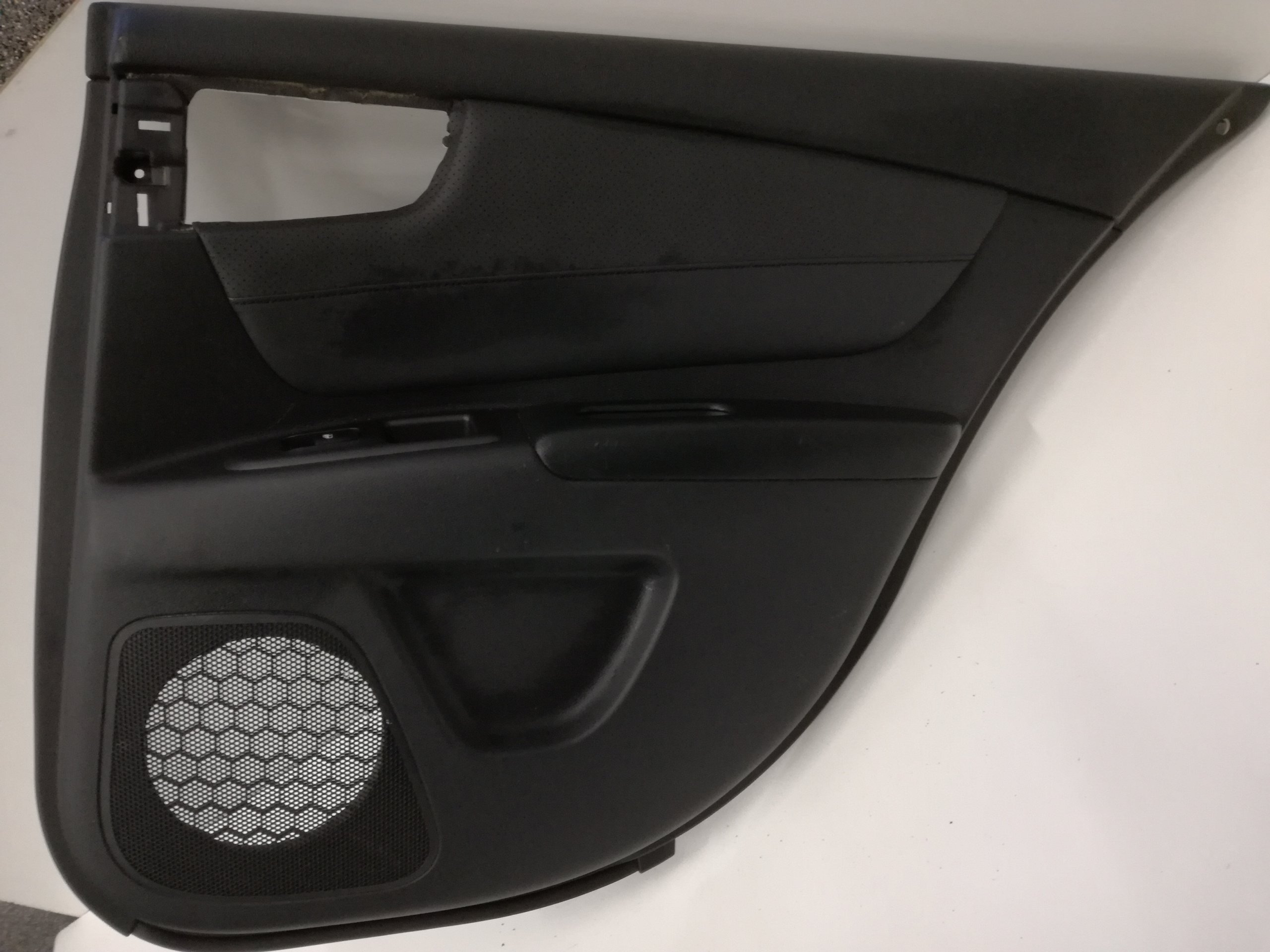 TAPICERKA BOCZEK DRZWI PRAWY TYŁ KIA MAGENTIS 06-