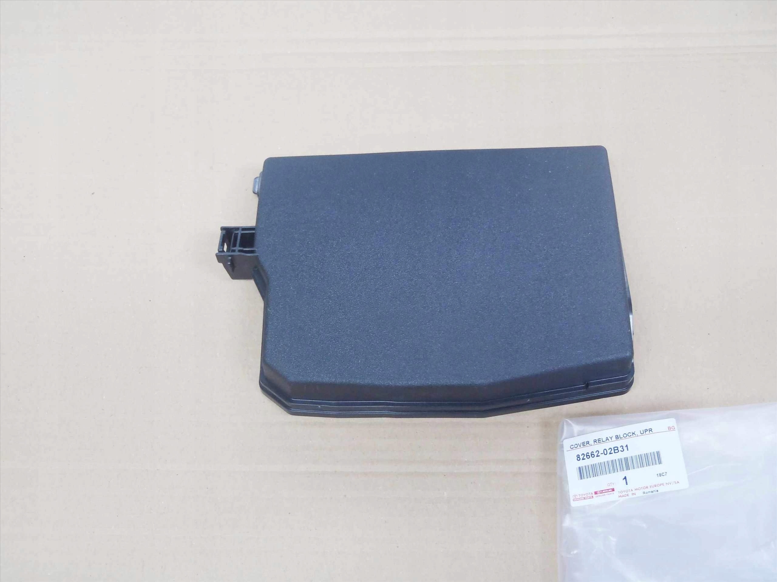 AURIS II 15-18 1,2 POKRYWKA PUSZKA BEZPIECZNIKÓW Numer katalogowy części A82662-02B31