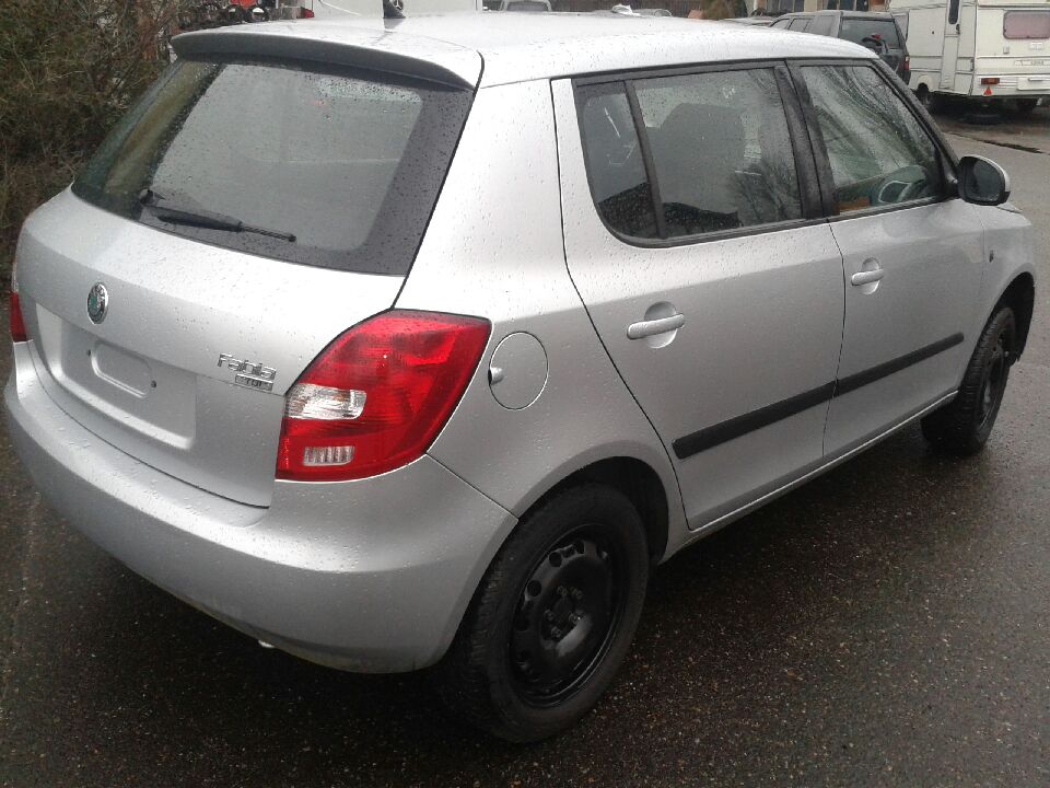 ЗАДНИЙ РЕМЕНЬ ВАННА ЖОПА SKODA FABIA II ДРУГИЕ ЧАСТИ