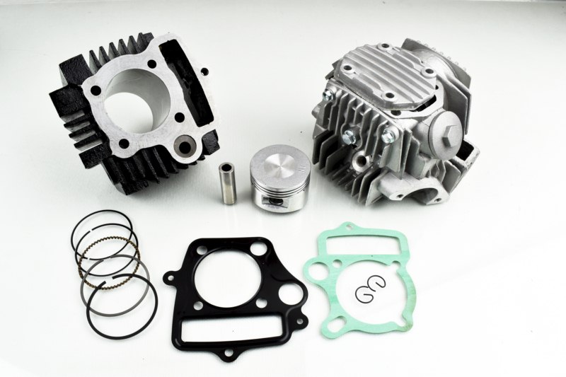 CYLINDER z GŁOWICĄ KPL 110cc ZIPP PRO 50 XRACE Producent Moretti