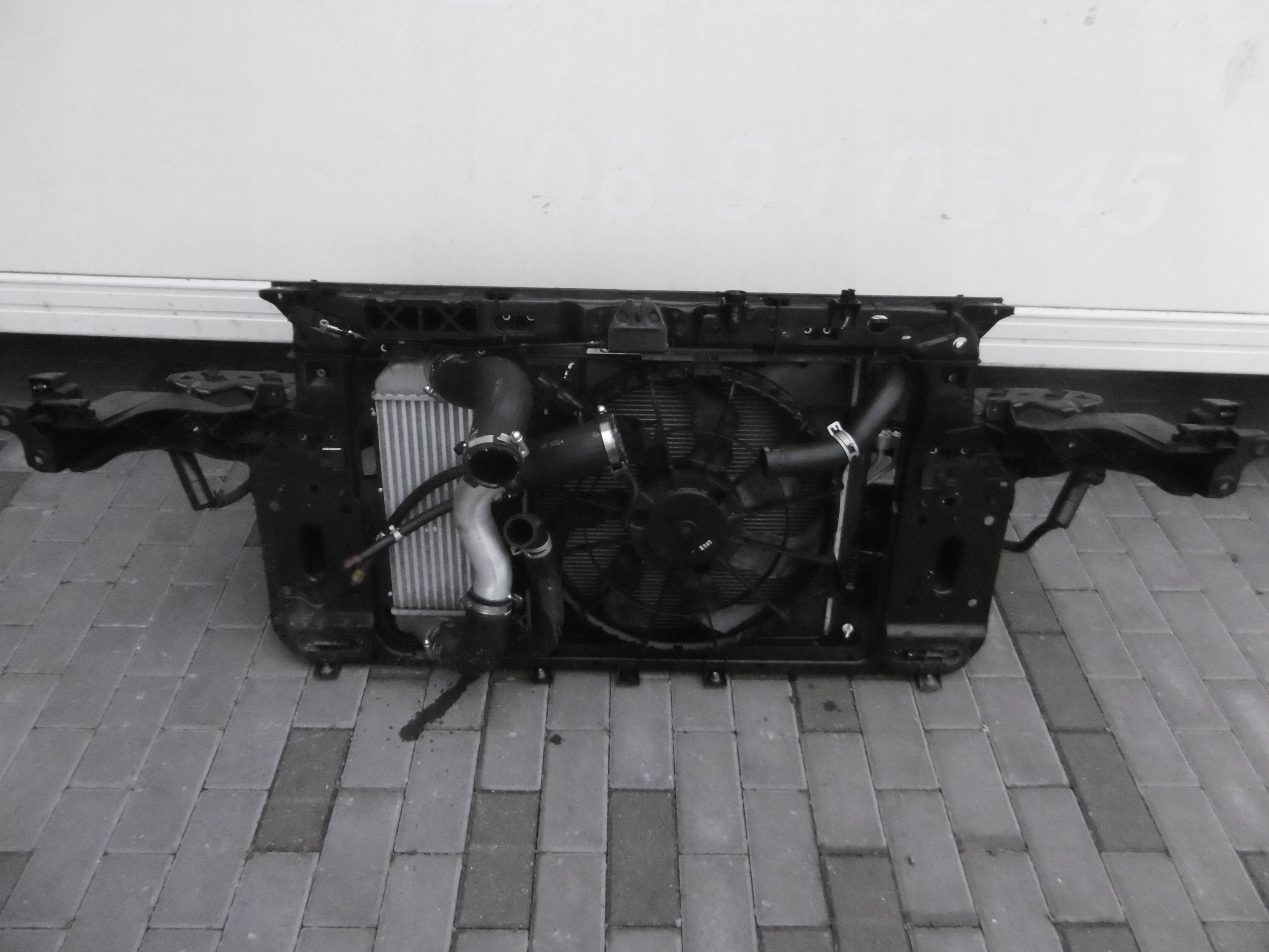 PAS PRZEDNI CHŁODNICA KIA SPORTAGE III 2,0 CRDI Producent części Kia OE