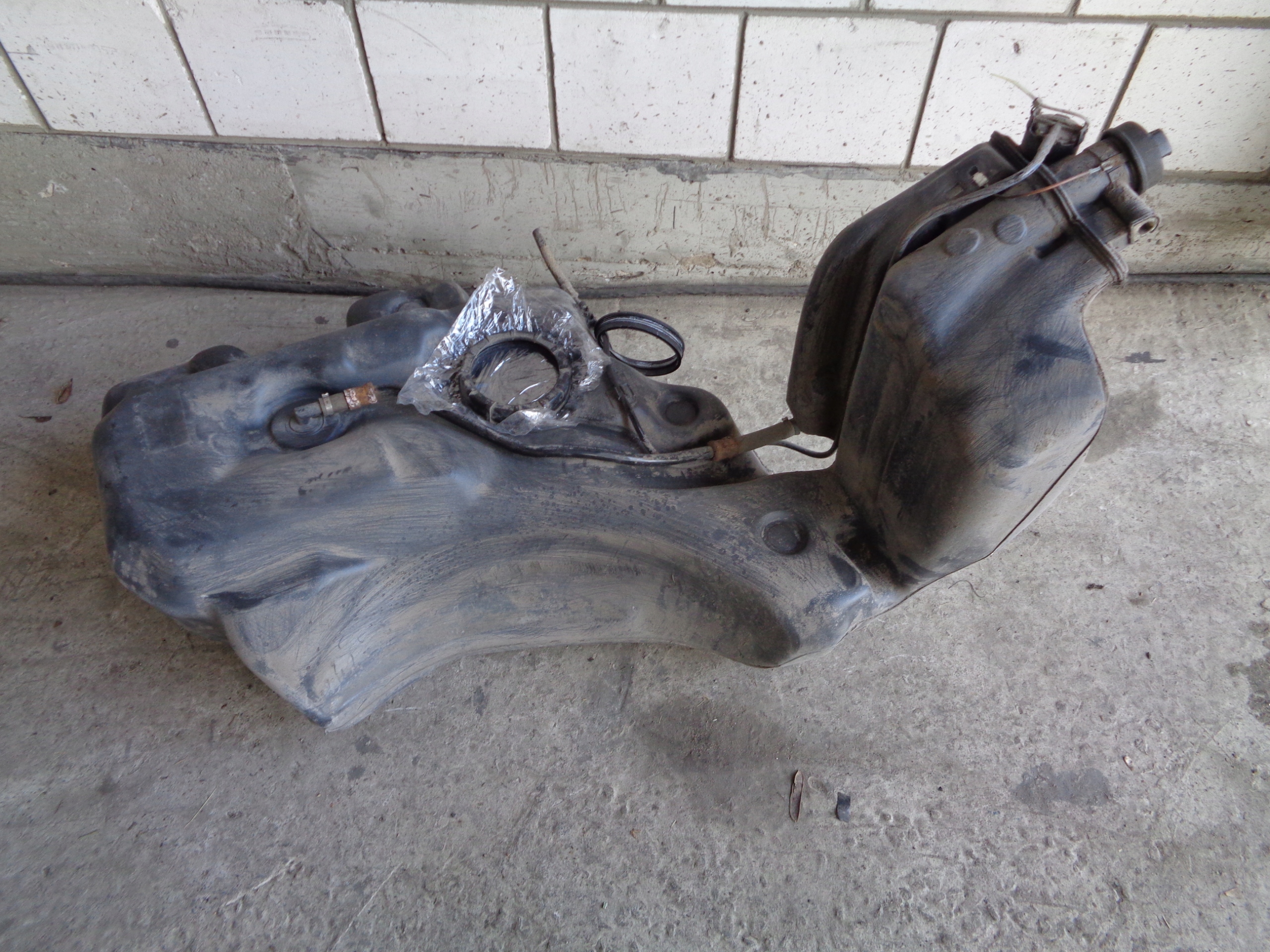 Снятие и установка топливного бака на Фольксваген Пассат Б3 Volkswagen Technic