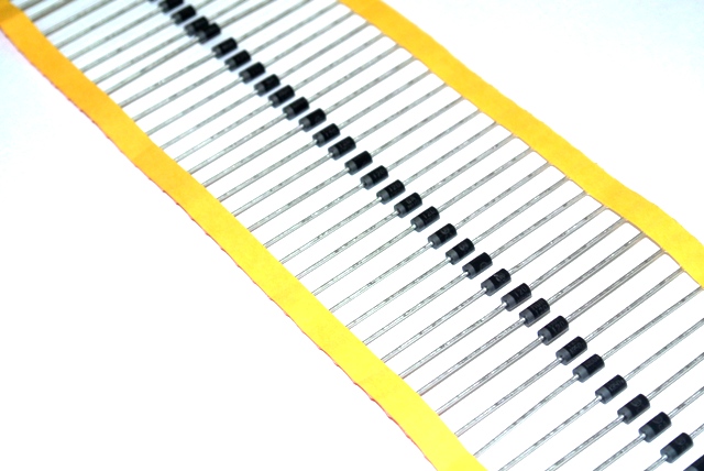 

Dioda prostownicza 200V 1A 35ns [10szt.] #U1G