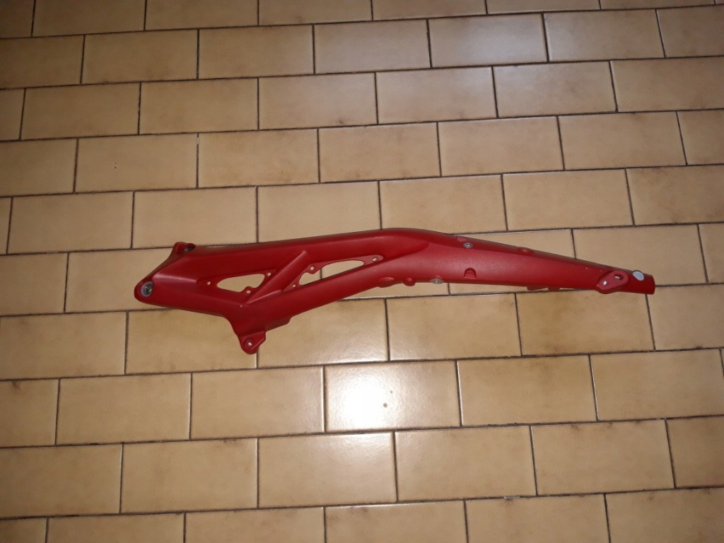 0182 - Triumph Street Triple 675 рама правый хвост стойки