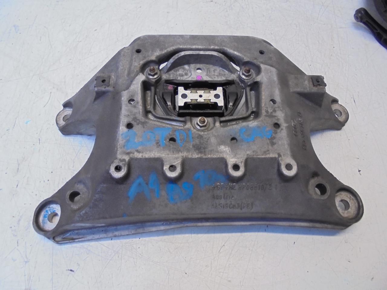 ŁAPA PODPORA SKRZYNI AUDI A4 B8 2.0 TDI