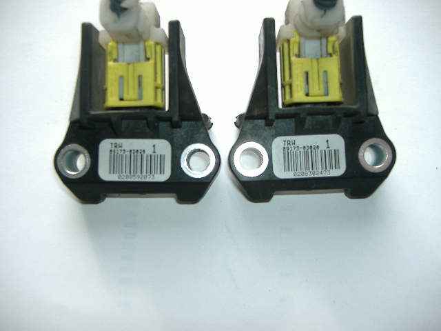 YARIS 06-датчик удару Sensor airbag