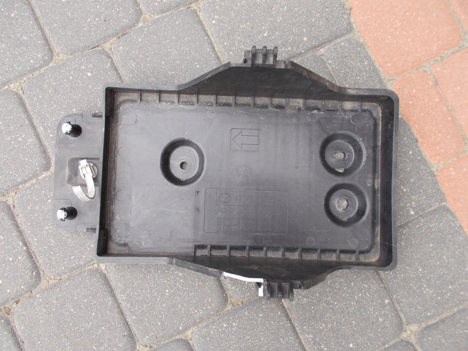 MAZDA 3 III BM 13-ОСНОВАНИЕ АККУМУЛЯТОРА