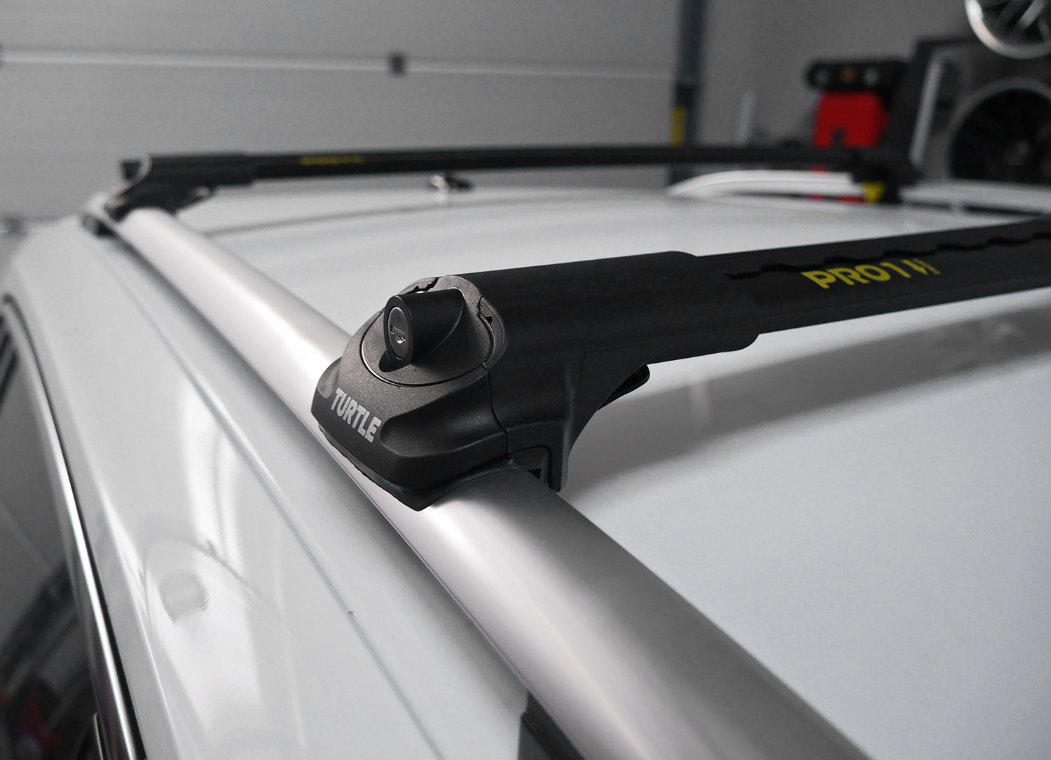 Bagażnik dachowy relingi Volvo V70 III 2007-2016 Szerokość belki 70 mm