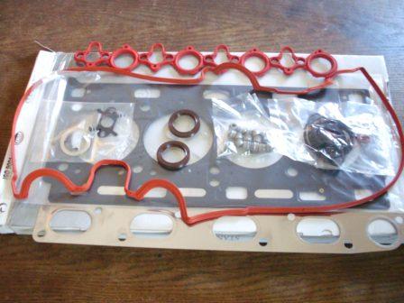 KOMPLET USZCZELEK SILNIKA MOVANO MASTER TRAFIC