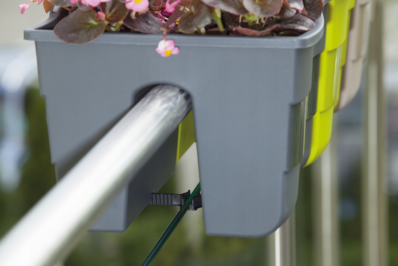 Doniczka na balustradę Wave 30cm Skrzynka balkon Marka Form-Plastic