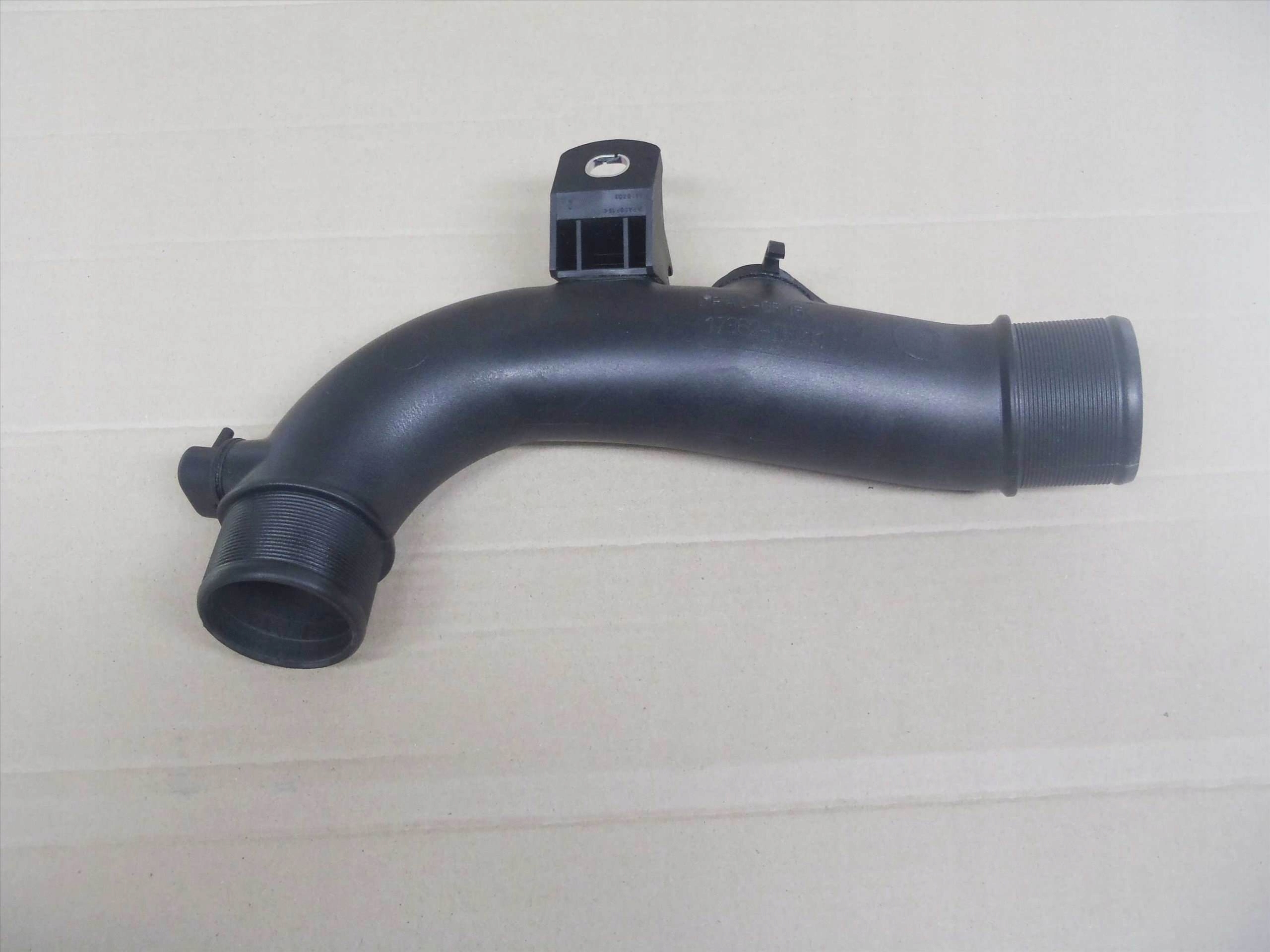 AVENSIS T25 05 08 RURA PRZEWOD INTERCOOLERA Producent czesci Toyota OE