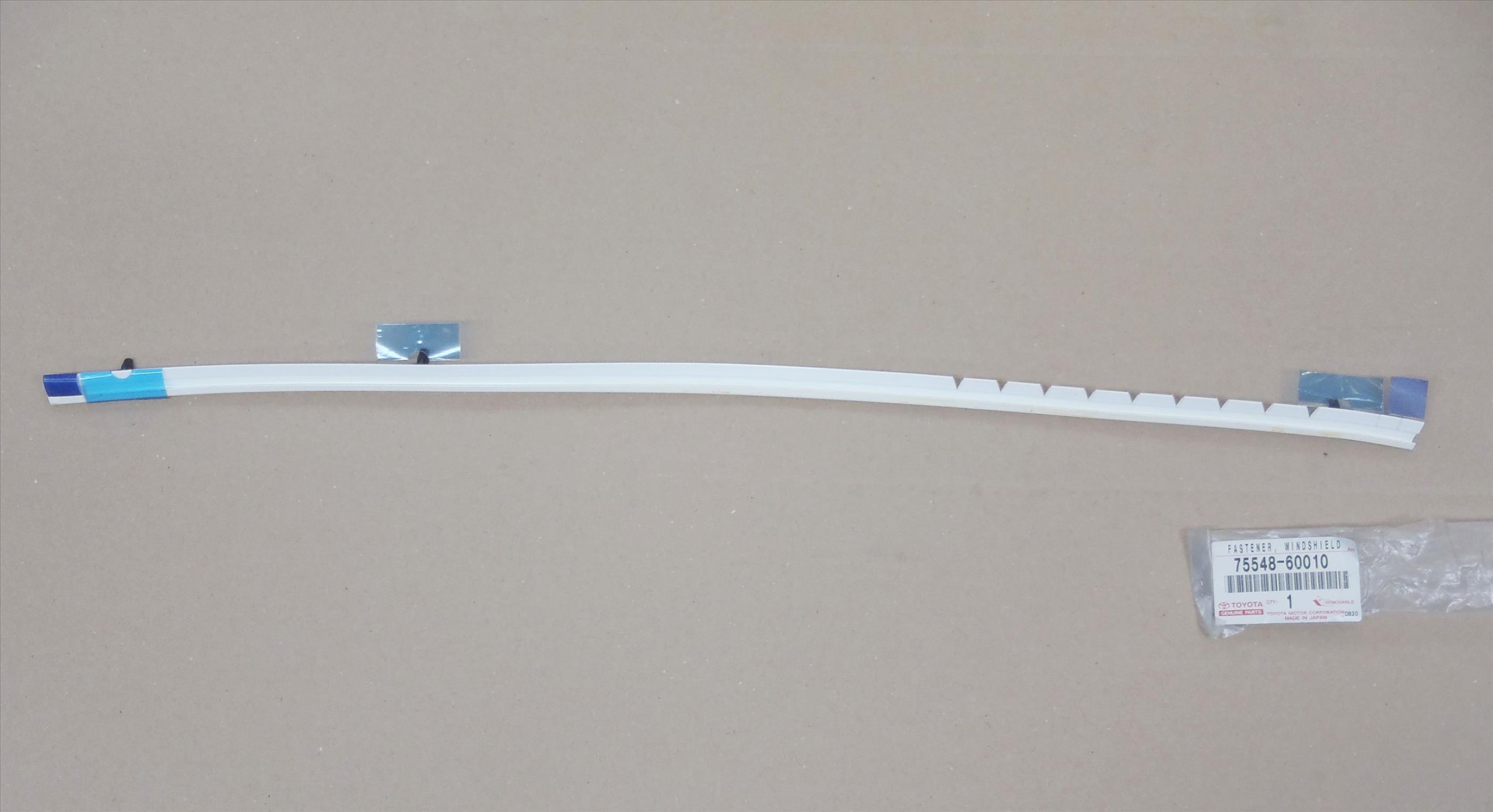 A75548-60010 - LAND CRUISER 120 SLAT SEAL WINDOW FRONT