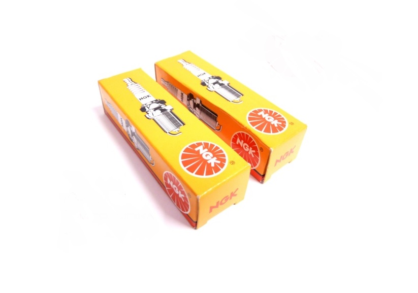 KOMPLET ŚWIEC CR9E 2 SZTUKI NGK SUZUKI SV 650 99-