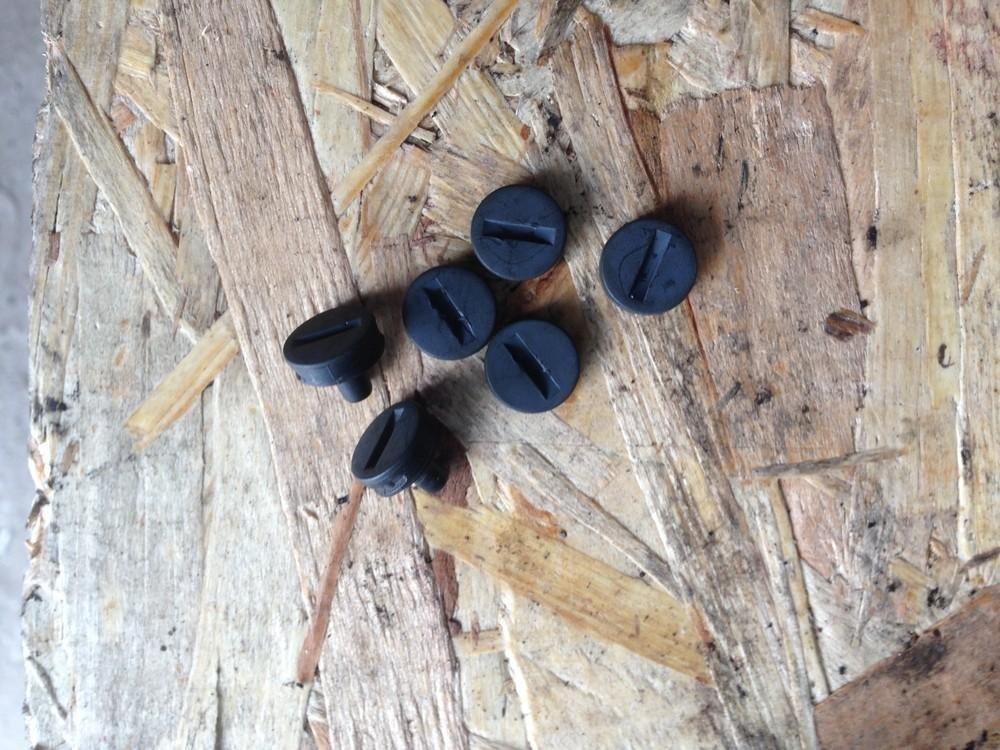 KOREK ZAŚLEPKA KOŁEK LISTWY DACHOWEJ VOLVO S40 V40