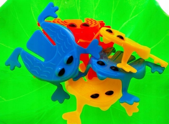 DOVEDNOSTNÍ HRA SKÁKACÍ ŽABKY JUMPY FROGGIES Materiál plast