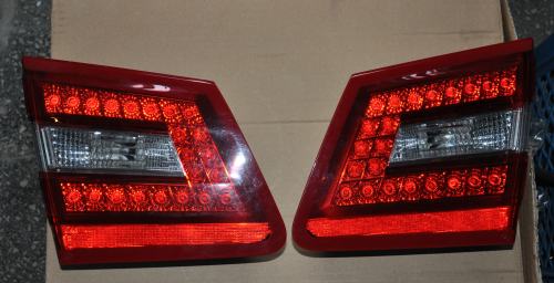 MERCEDES E KLASA W212 KOMBI PRAWA KLAPA DIODA