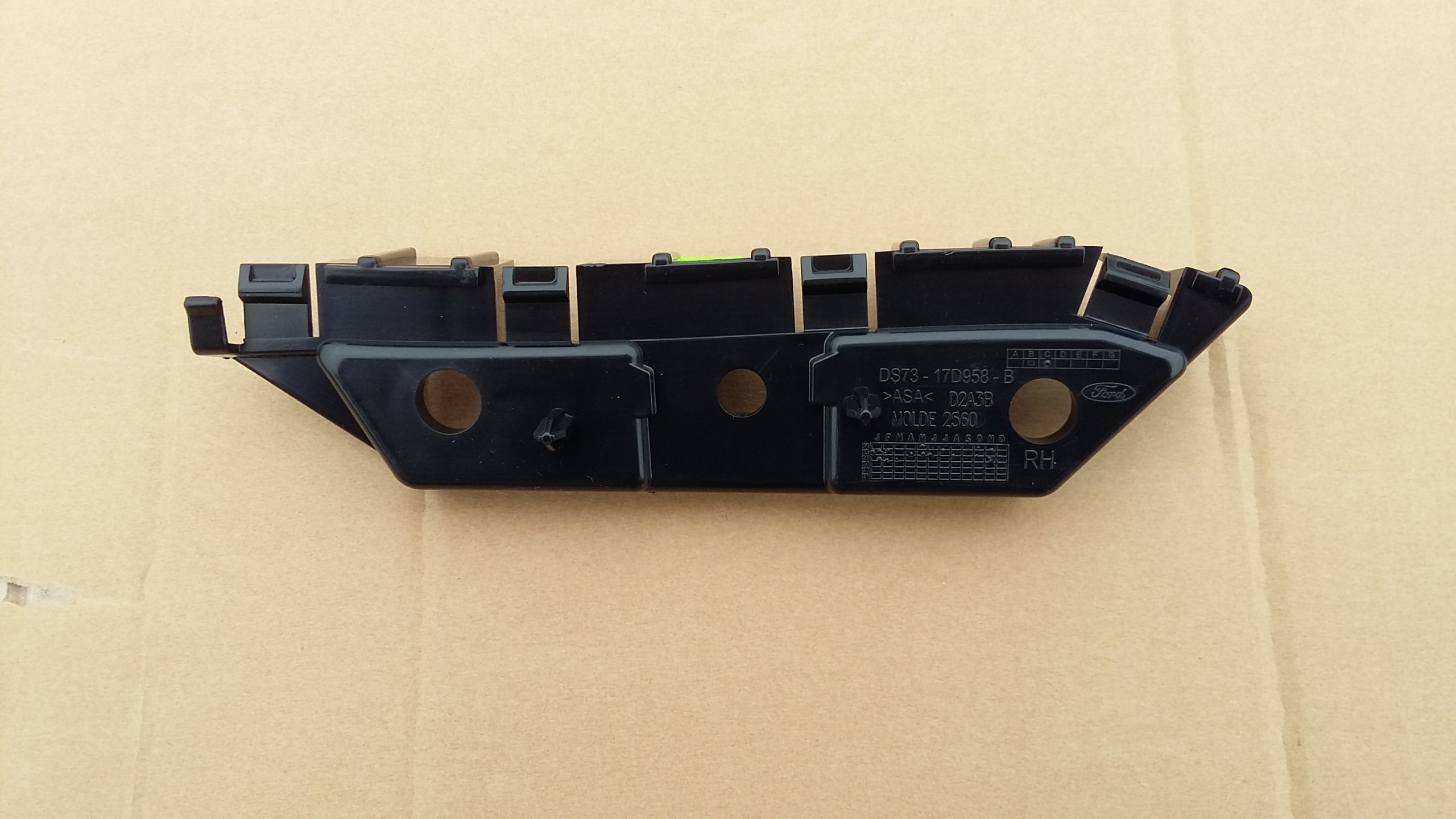 MONDEO MK5 SLIZG PRAWY ZDERZAK PRZOD ORYGINAL Installation side Front