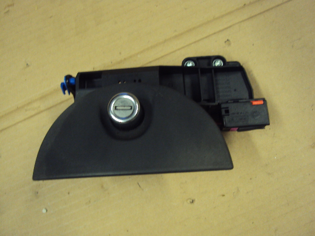 KLAMKA KLAPY Z ZAMKIEM OPEL MERIVA A@