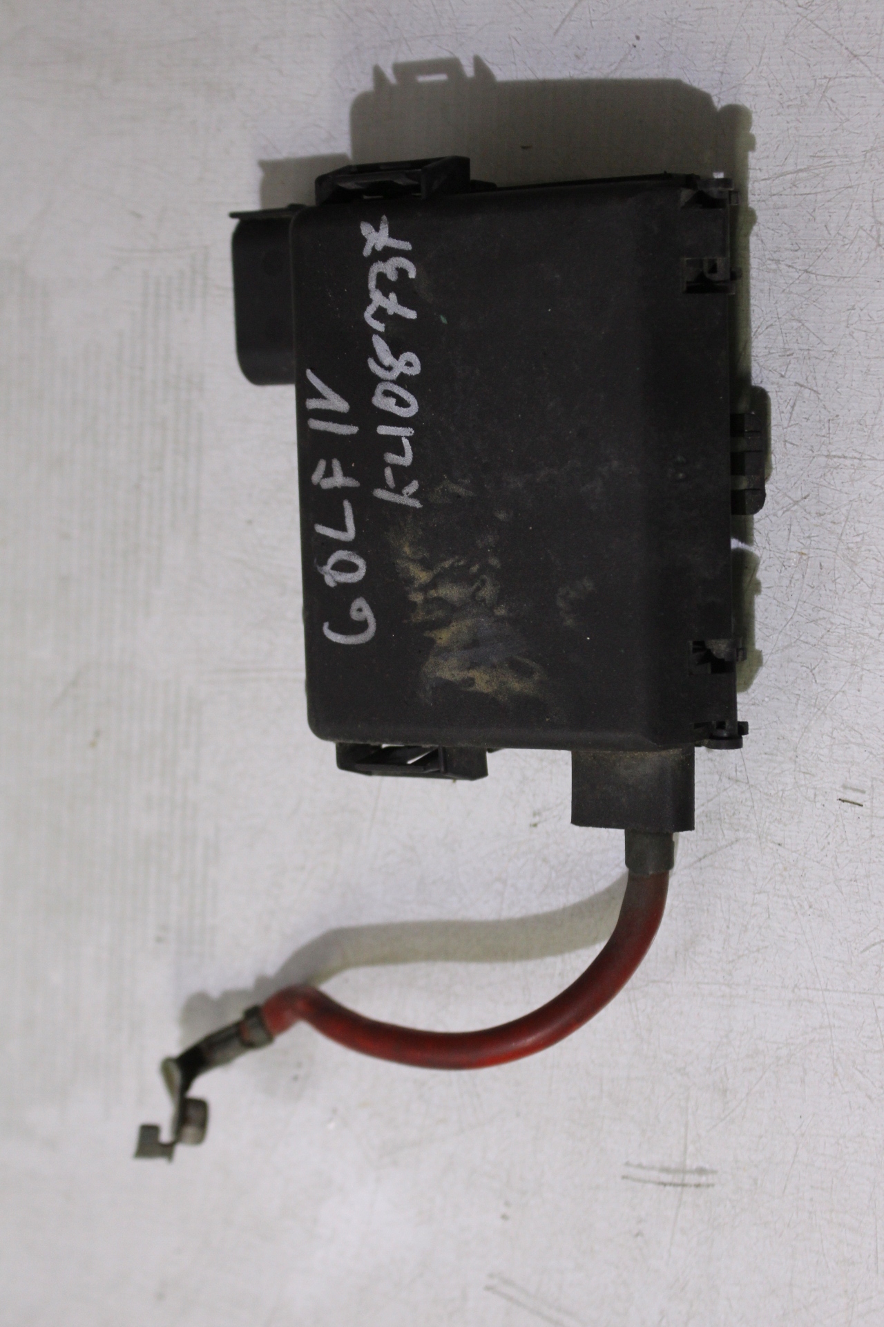 SKRZYNKA BEZPIECZNIKÓW VOLKSWAGEN GOLF IV 1.4