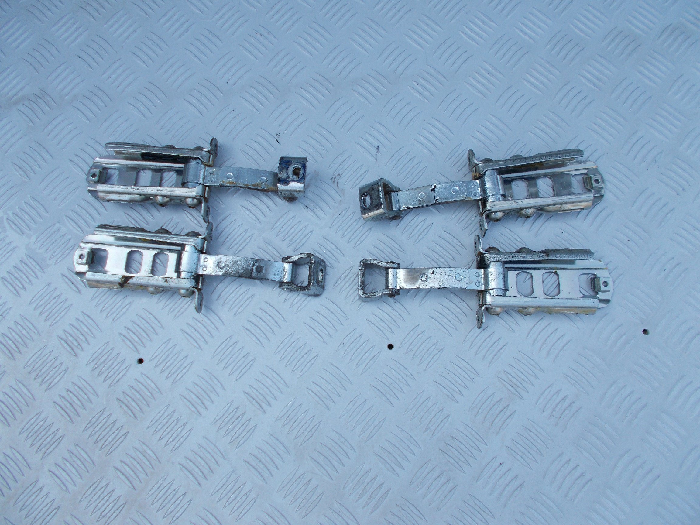 MERCEDES SPRINTER 906 OGRANICZNIK DRZWI L PRZÓD