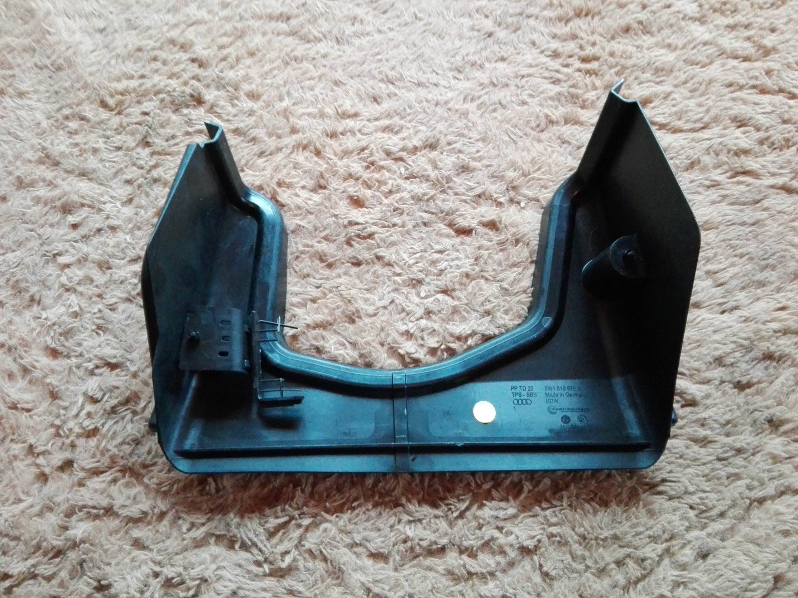 AUDI A4 B9 8W OBUDOWA RYNNA PODSZYBIA 8W1819979A