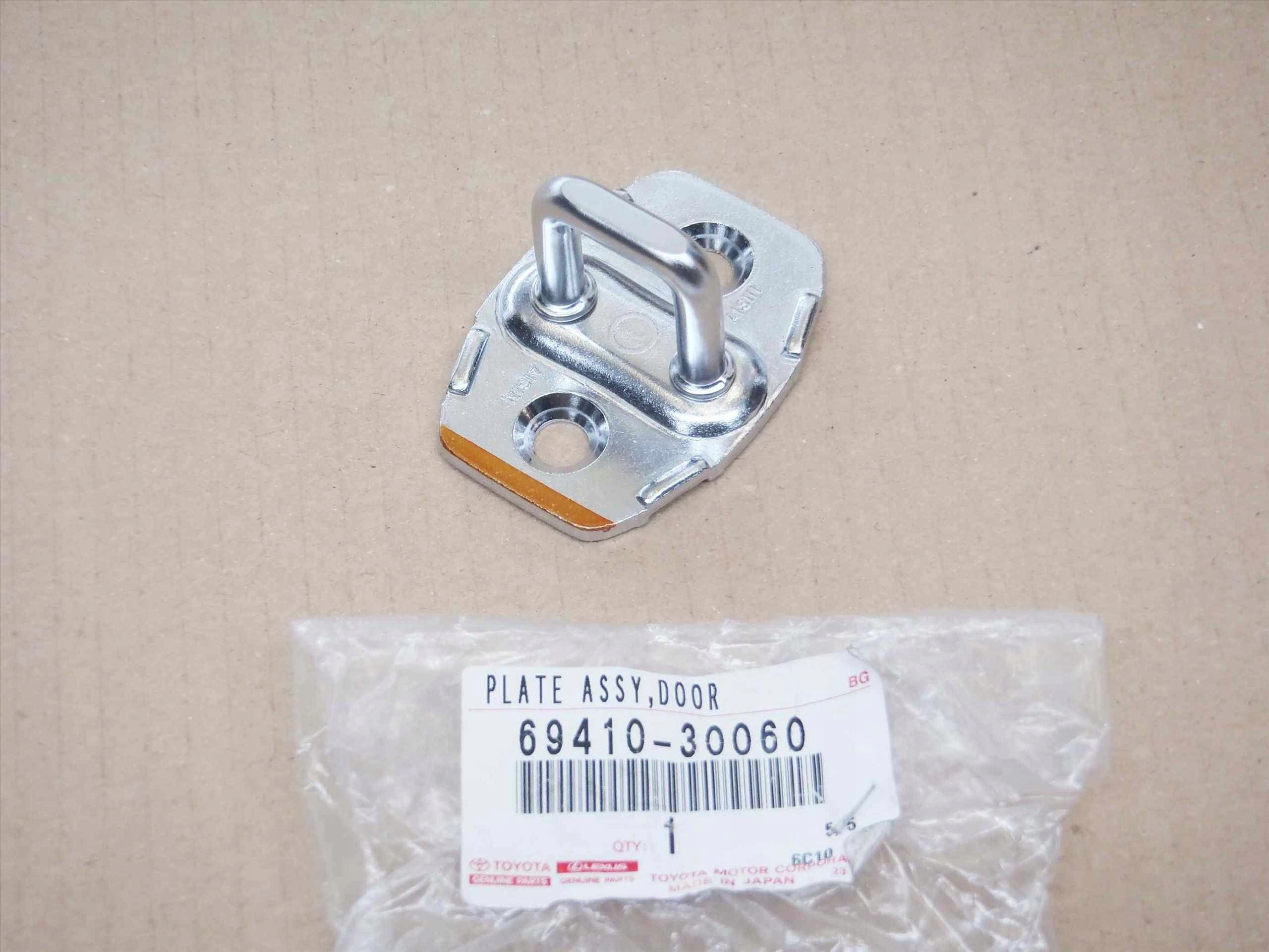 LEXUS LX 07 17 RYGIEL ZAMEK DRZWI PRZOD Part number A69410 30060