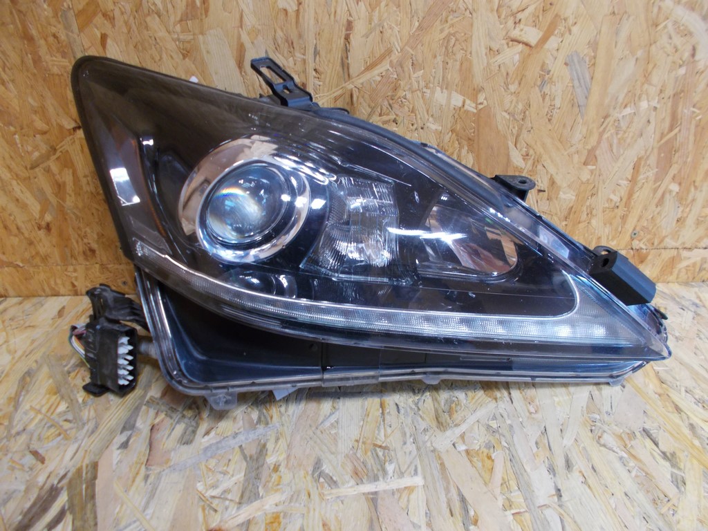 LAMPA PRAWA BI XENON LEXUS IS ISF LIFT LED 11-12R Strona zabudowy prawa