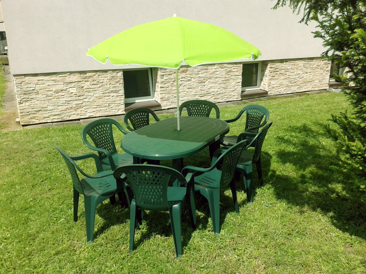 ZIELONY MEBLI OGRODOWYCH 8+1 STÓŁ KRZESŁA +PARASOL Producent OŁER