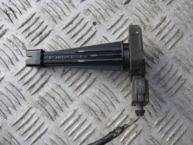 RANGE ROVER 5.0SC CZUJNIK POZIOM OLEJU Producent części Jaguar OE