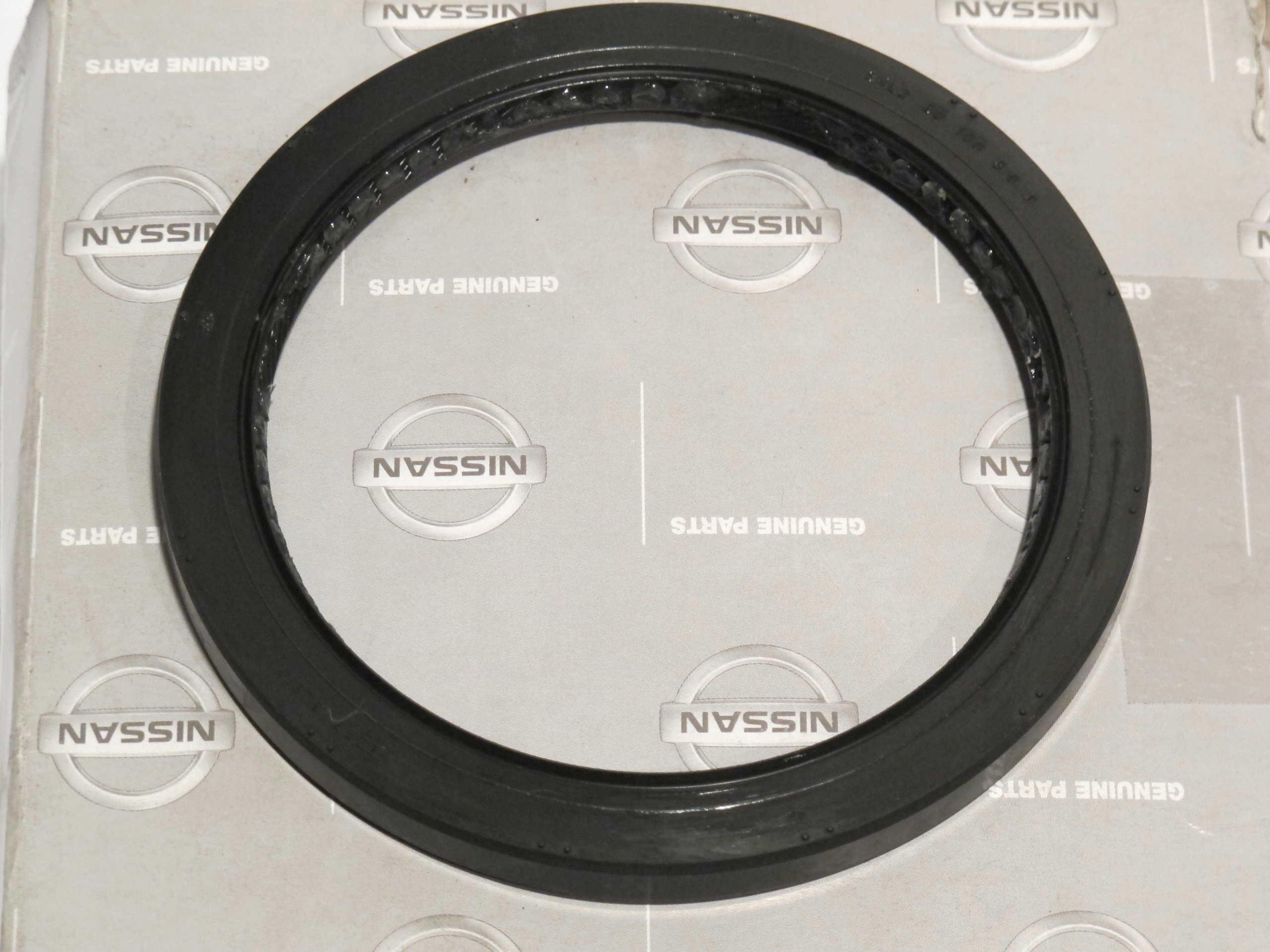 L310 - Ущільнювач колінчастого валу PATROL Y60 Y61 2.8 задній