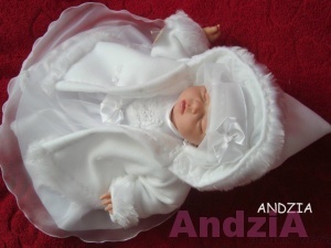 PŁASZCZYK z FUTERKIEM do CHRZTU 74/80 JEsIEŃ ZIMA Dodatkowe informacje Okrycie wierzchnie