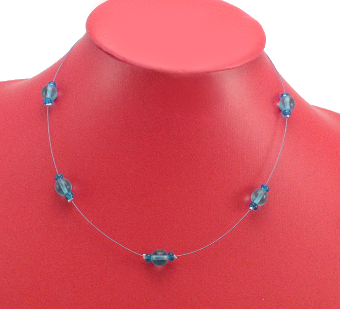 

Naszyjnik Delikatny Z Błękitnymi Kulkami