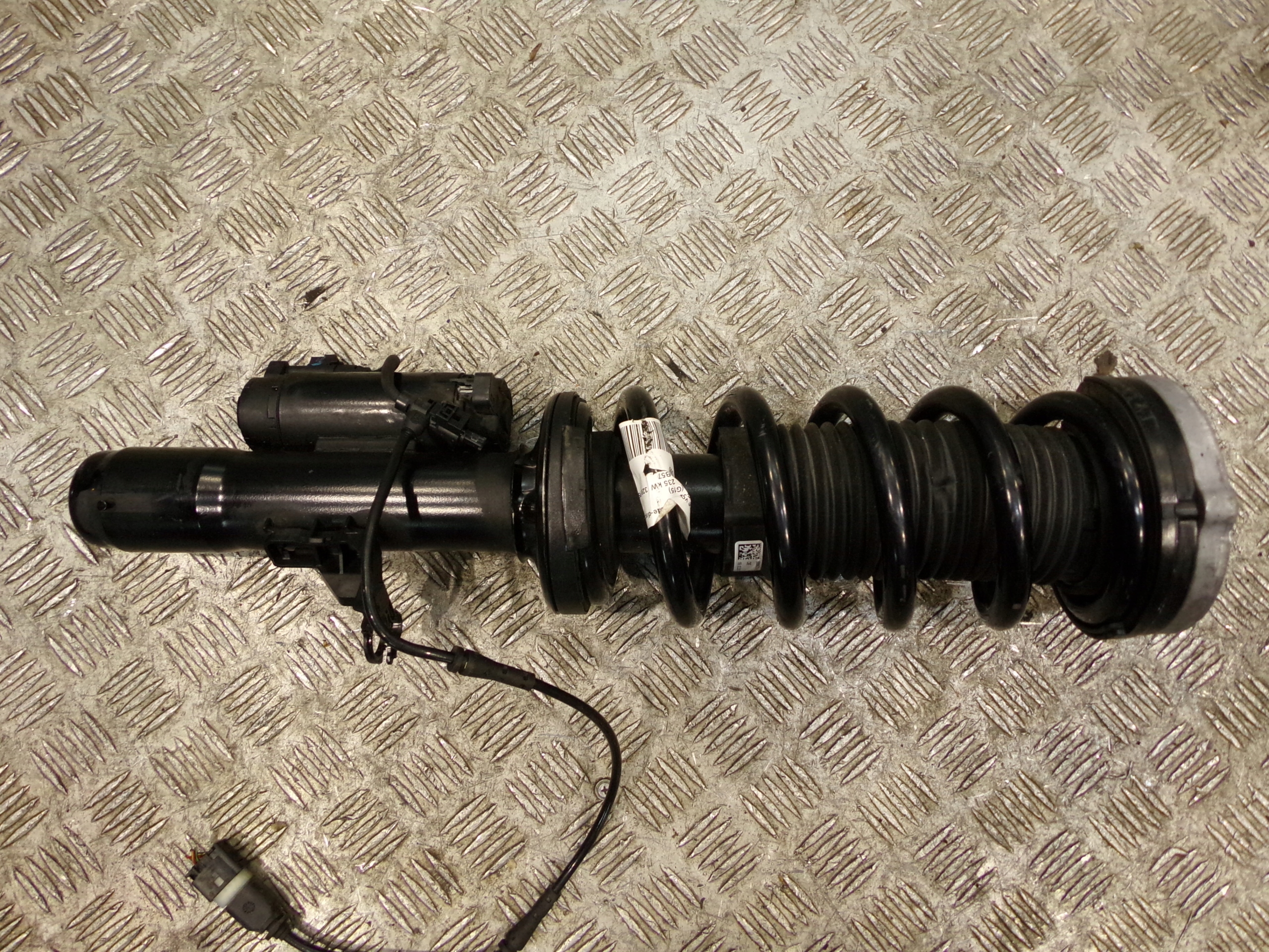 BMW 8 G14 G15 АМОРТИЗАТОР ПЕРЕД ПРАВЫЙ VDC 6878114