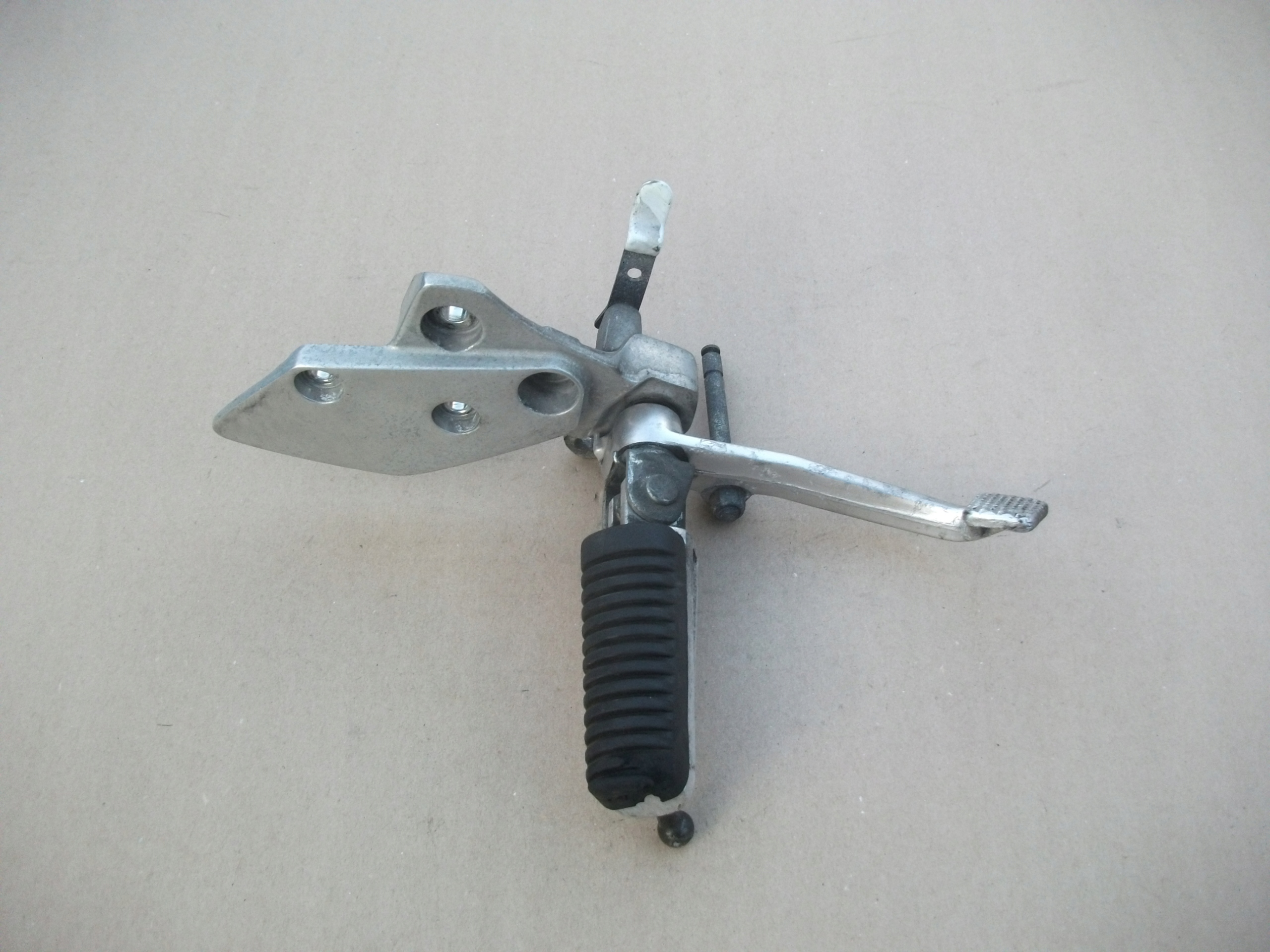 YAMAHA XJR 1300 ПІДНІЖКА ВОДІЯ ПРАВИЙ КОМПЛЕКТ