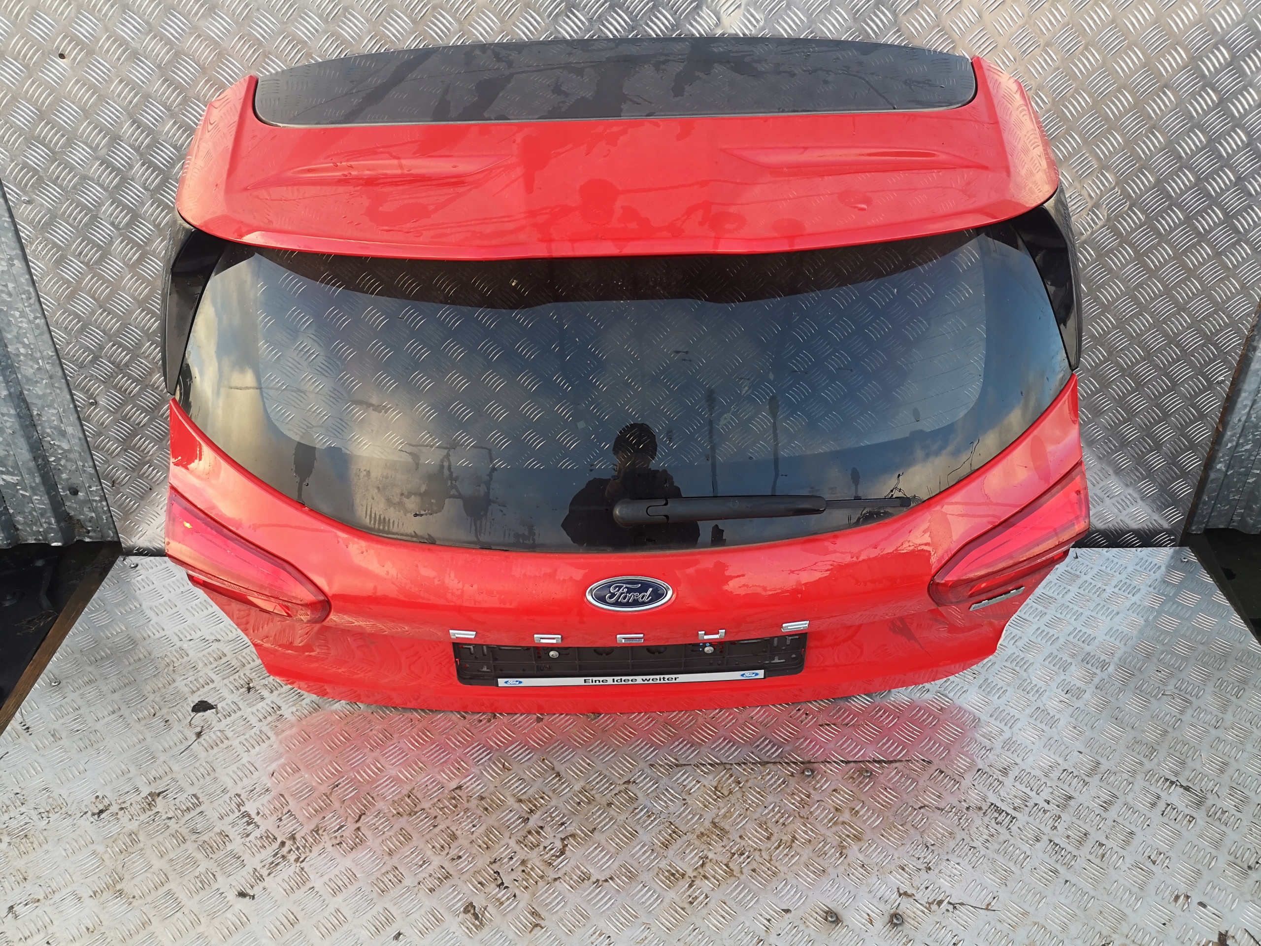 FORD FOCUS MK4 ST-LINE HATCHBACK KLAPA BAGAŻNIKA Kolor czerwony