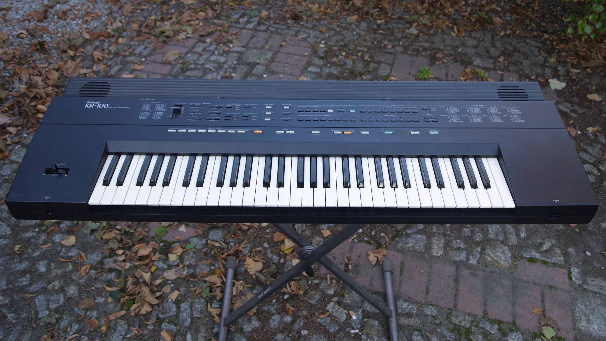 Roland KR 100 made in Italy.