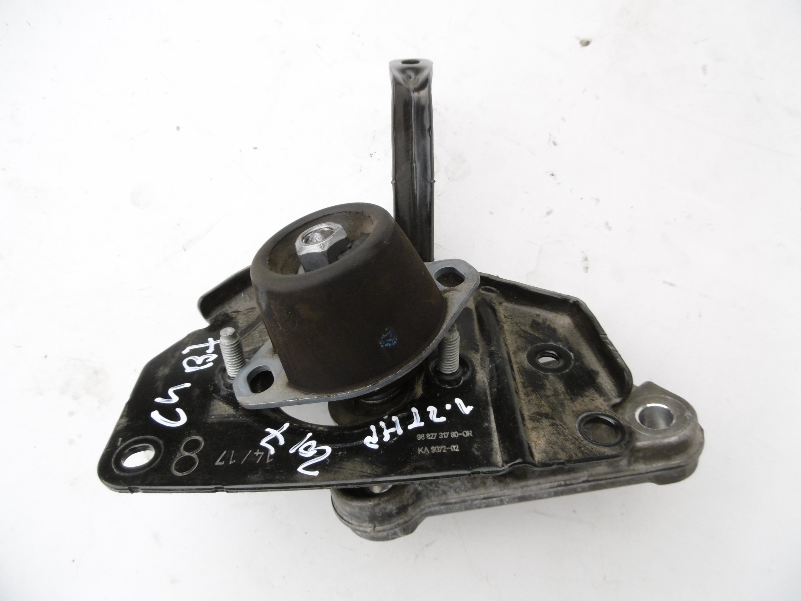 Лапа коробки подушка 1.2 THP CITROEN C4 II 2015-