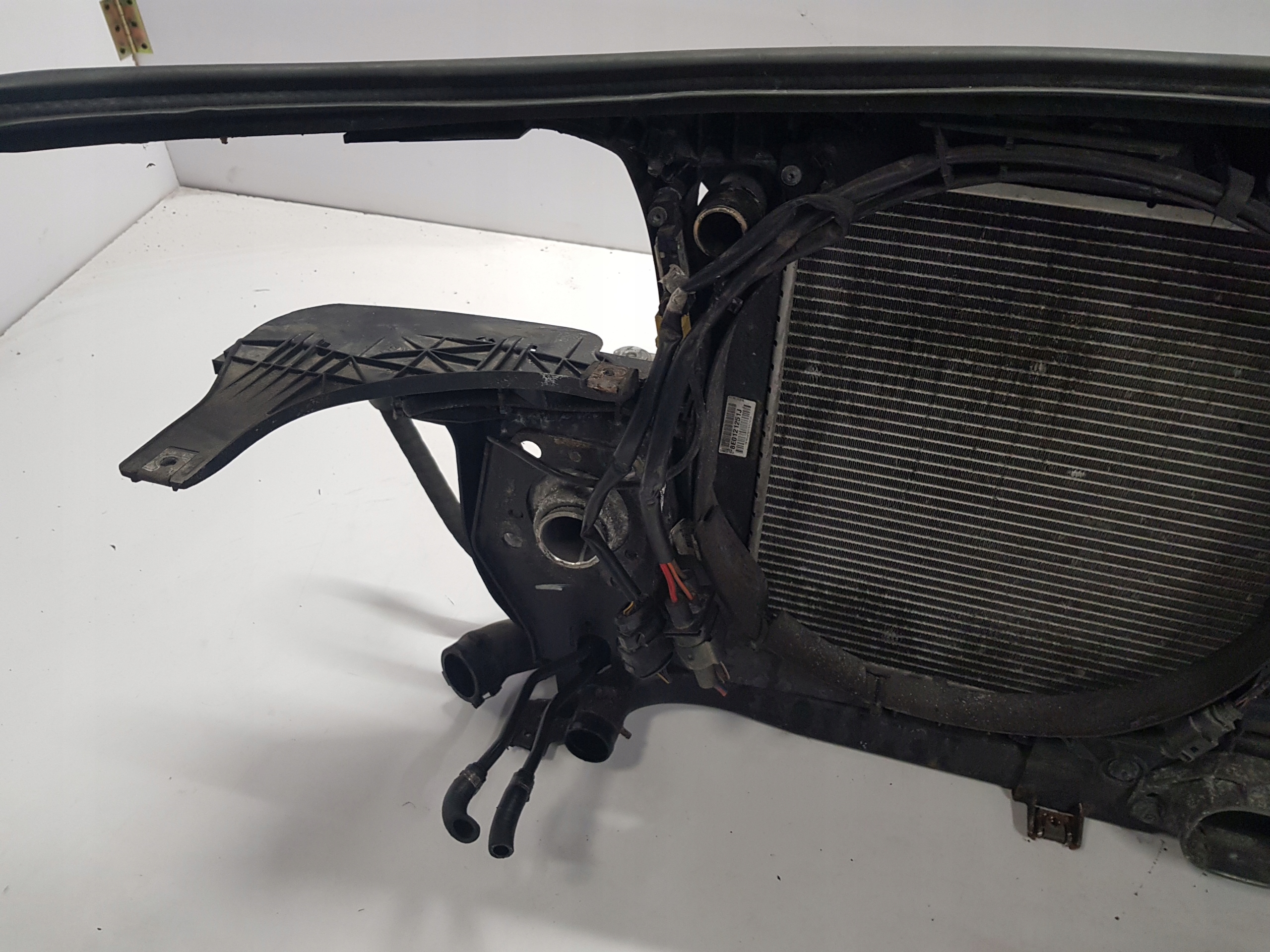 AUDI A4 B6 PAS PRZEDNI WZMOCNIENIE 2.5TDI MANUAL Typ samochodu Samochody osobowe
