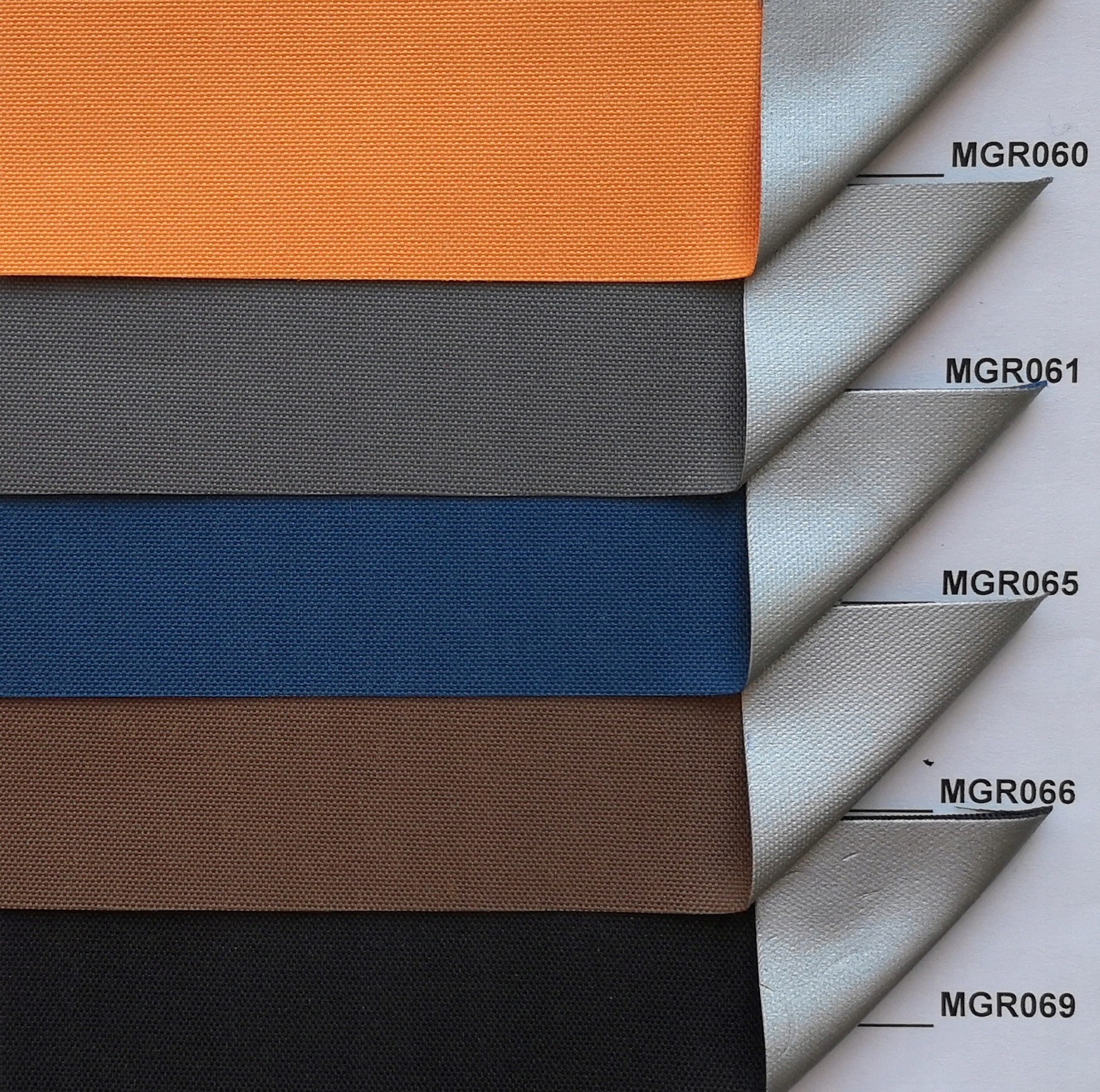 ROLETY DACHOWE TERMO - 100% ZACIEMNIENIA Długość (cm) 70 cm