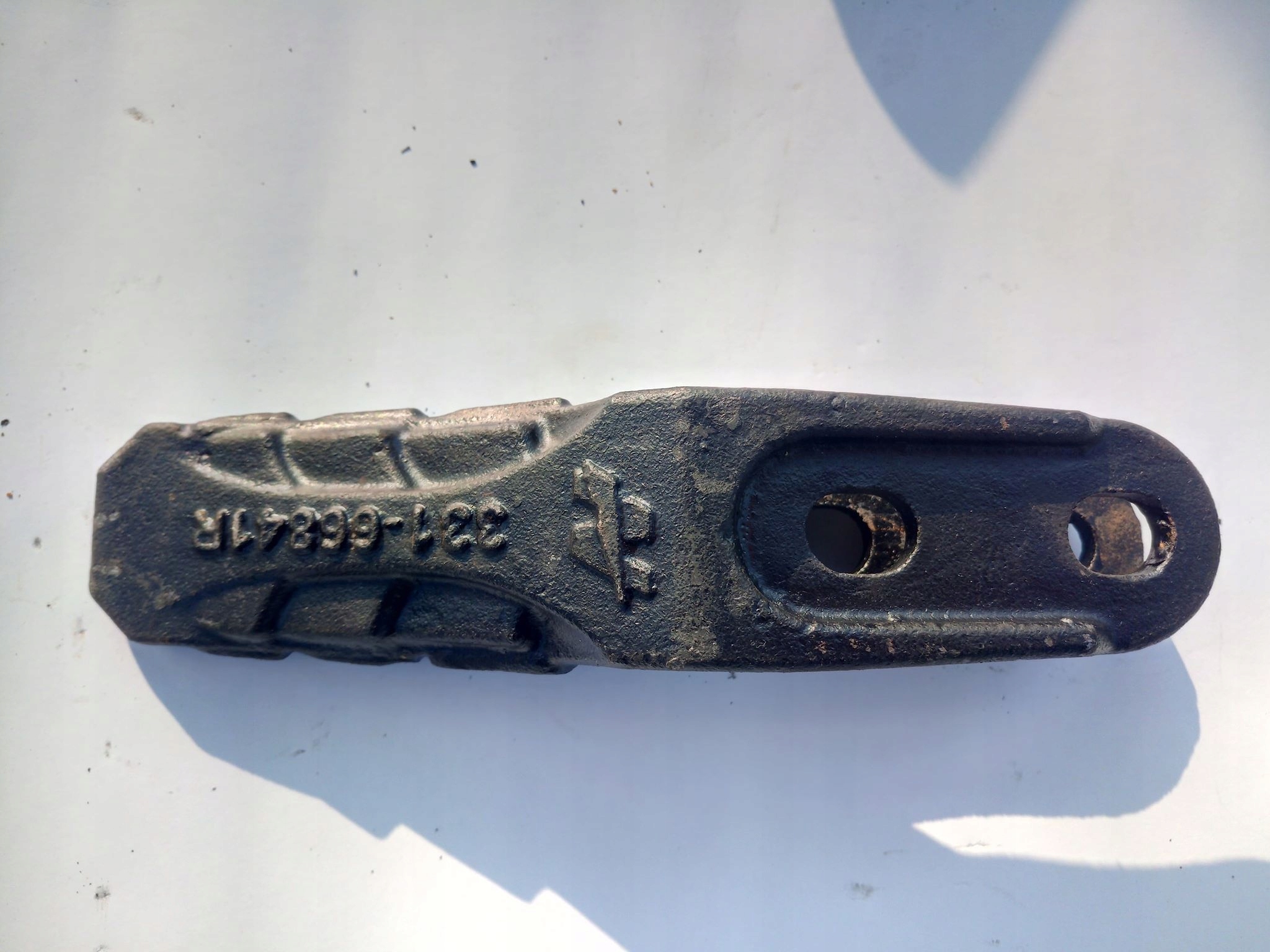 Ząb środkowy do minikoparek dwust JCB - 331/66841R Numer katalogowy części 33166841