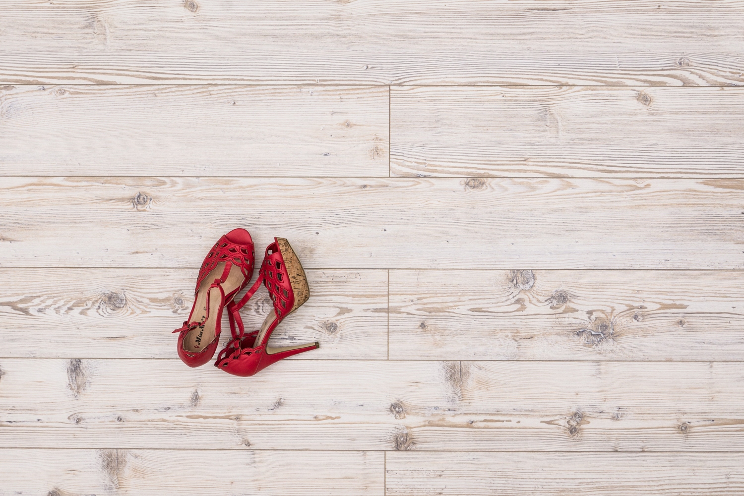 PANELE PODŁOGOWE KRONOTEX AMAZONE AC5 10MM V4-FUGA EAN (GTIN) 4032271181313