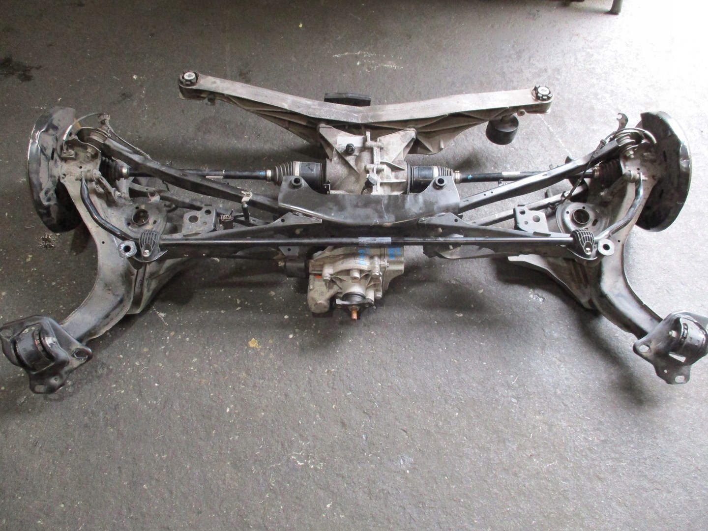 Zawieszenie TYŁ BMW X1 F48 2,0D XD