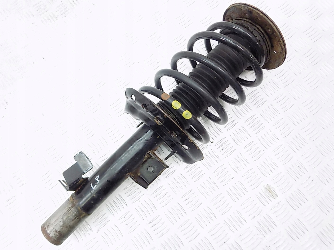 AMORTYZATOR LEWY PRZÓD - VOLVO XC70 II 2.4 D5 07- Strona zabudowy przednie lewe