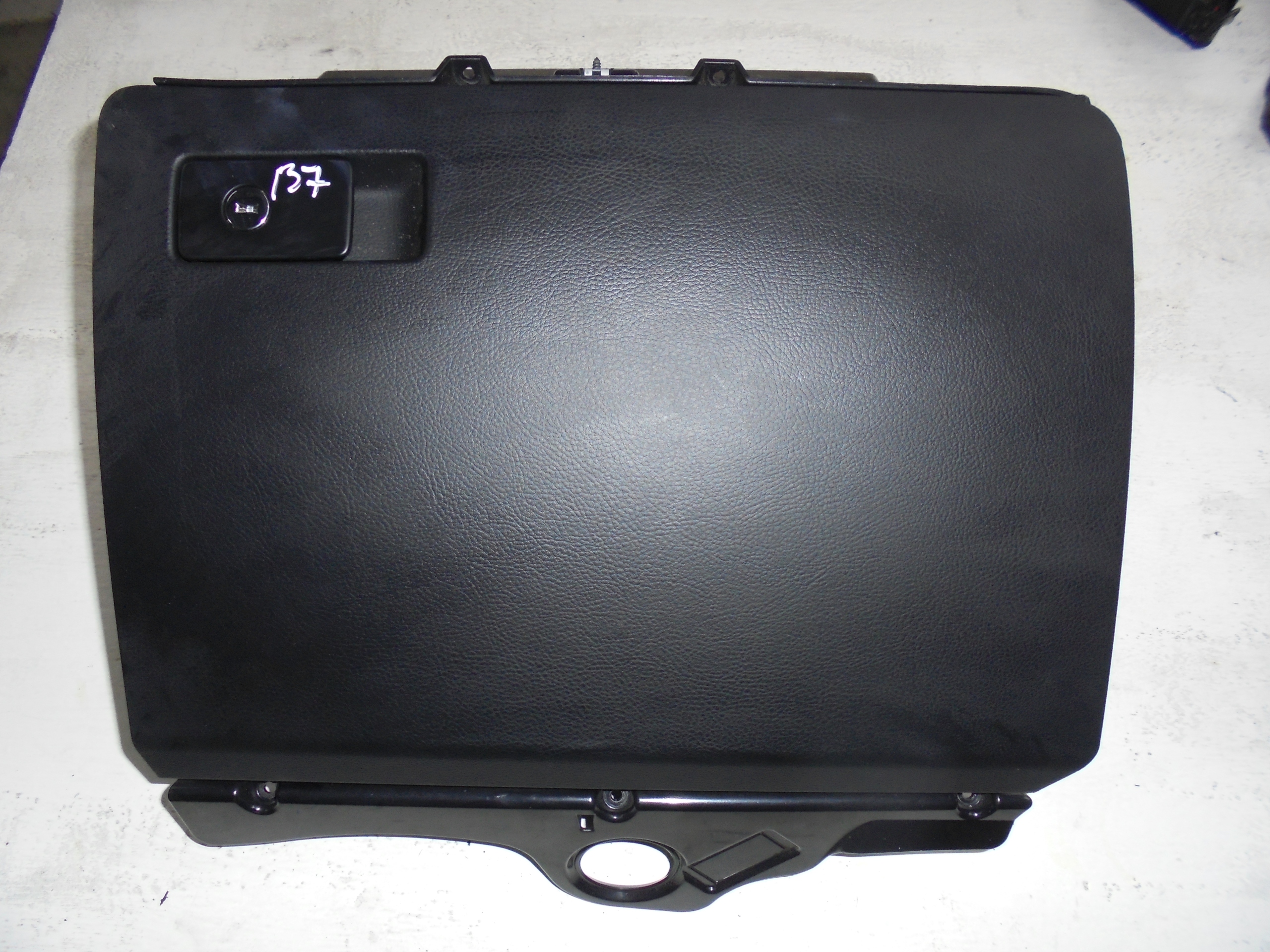 vw Passat CC B7 бардачок 3AB857097B 1QB