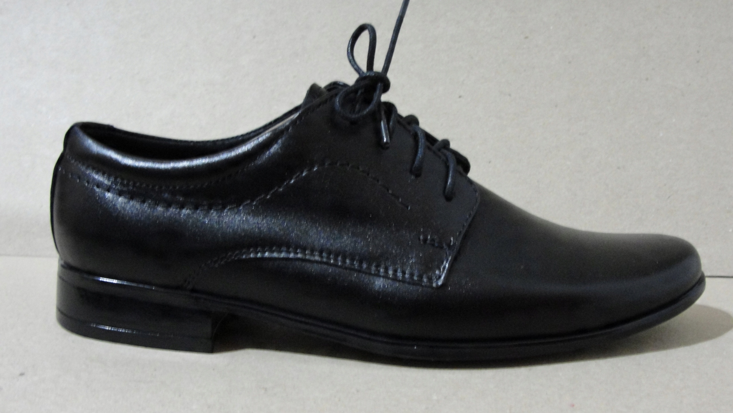 

Buty Skórzane Czarne Komunijne Lukas rozmiar 37