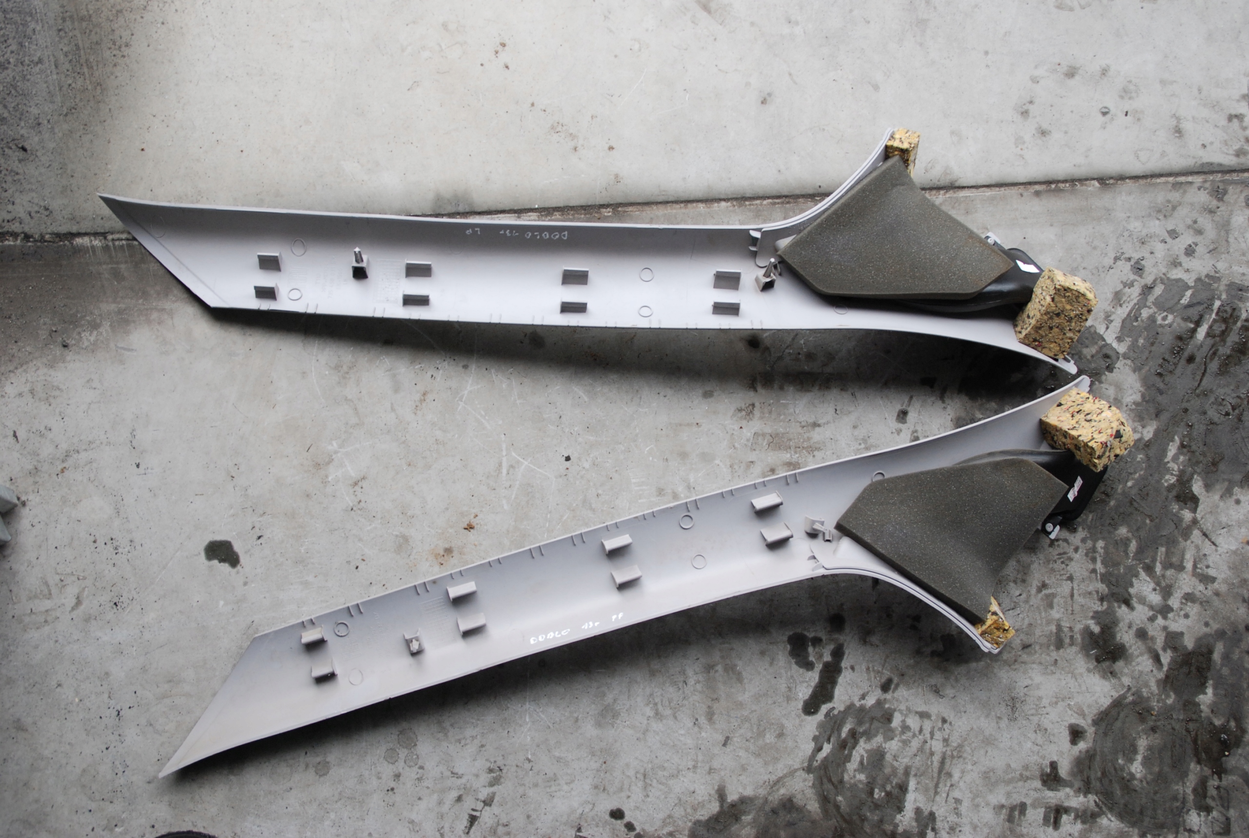 OSŁONA SŁUPKA PRZÓD DOBLO II COMBO 10R- Typ samochodu Samochody dostawcze