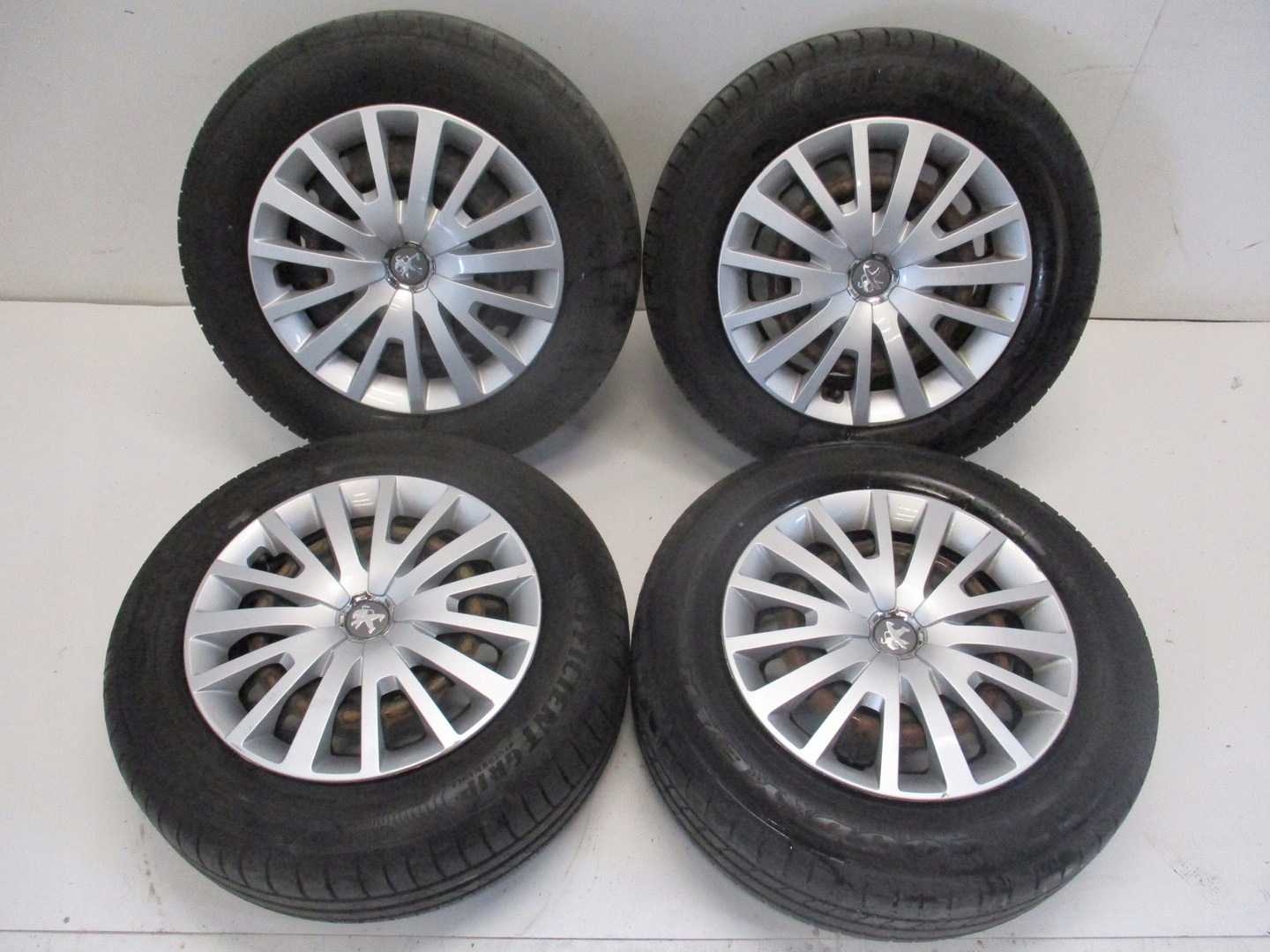 3. 9 r15. Штатные литые диски лансер 9. Диски на лансер 9 r15. 9 r15.