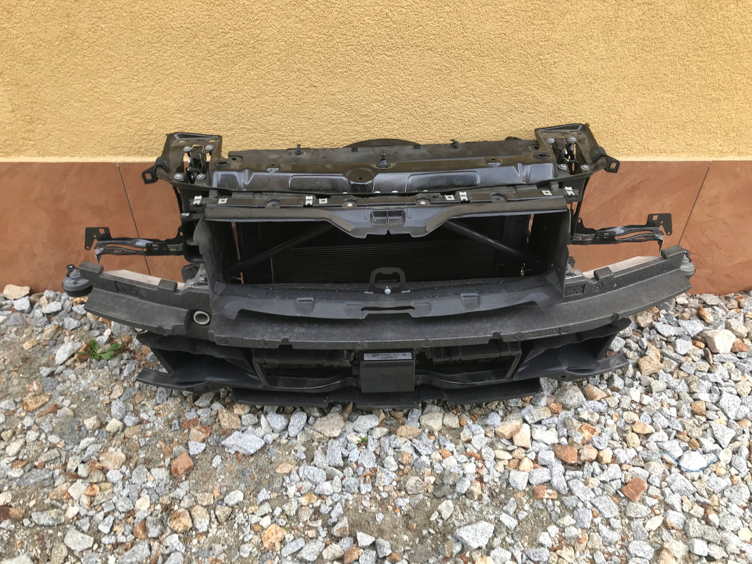BMW F30 F31 F36 F32 Diesel Pas Przedni Chłodnice