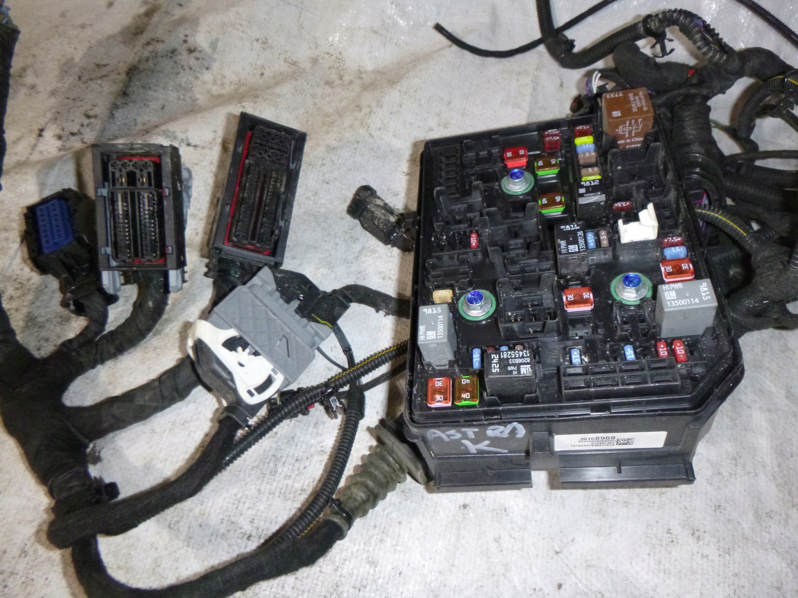 BSM INSTALACJA ASTRA K SKRZYNKA BEZPIECZNIKÓW Numer katalogowy części 39158969